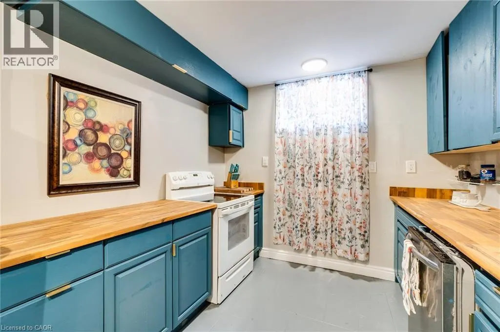 18 PAVAROTTI Court