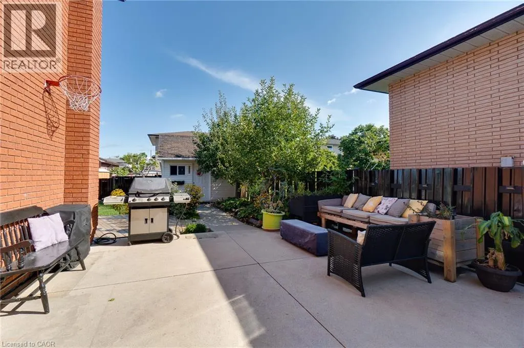 18 PAVAROTTI Court