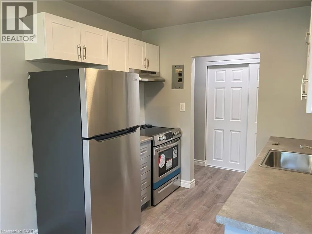 154 ELGIN Street N Unit# 3, #3