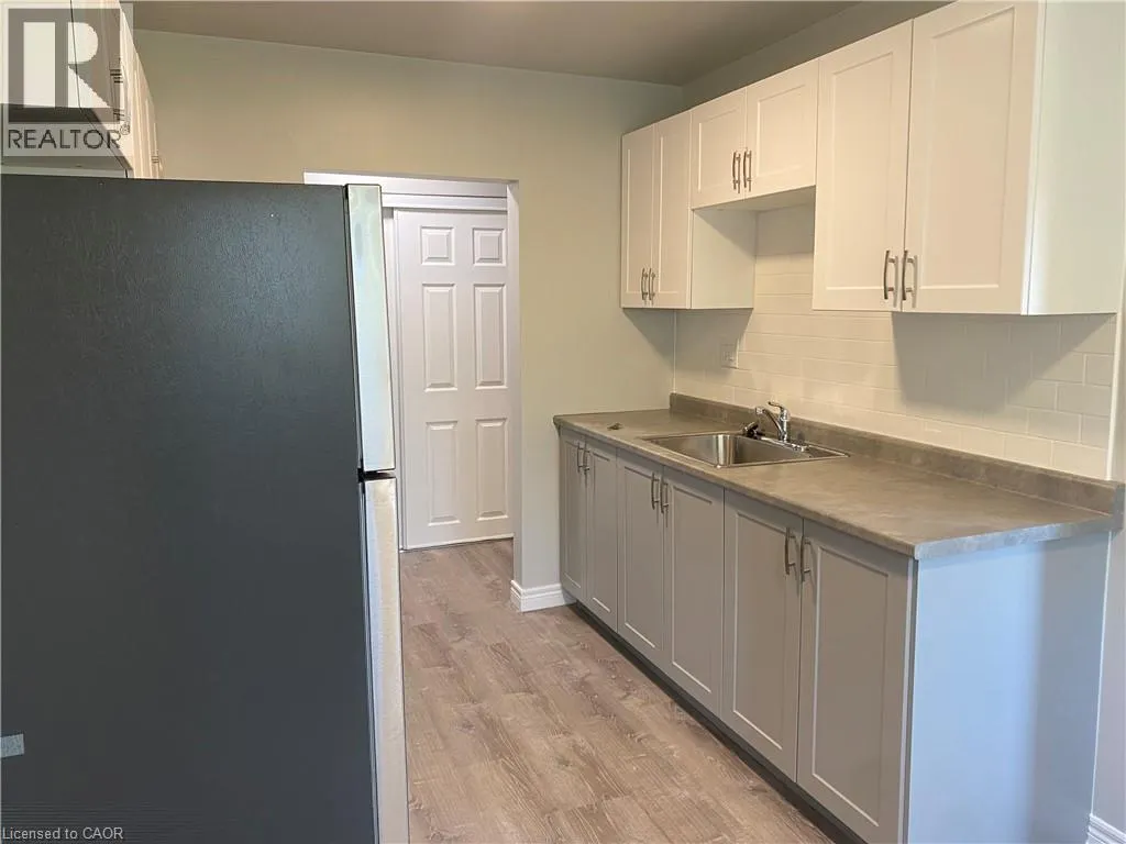 154 ELGIN Street N Unit# 3, #3