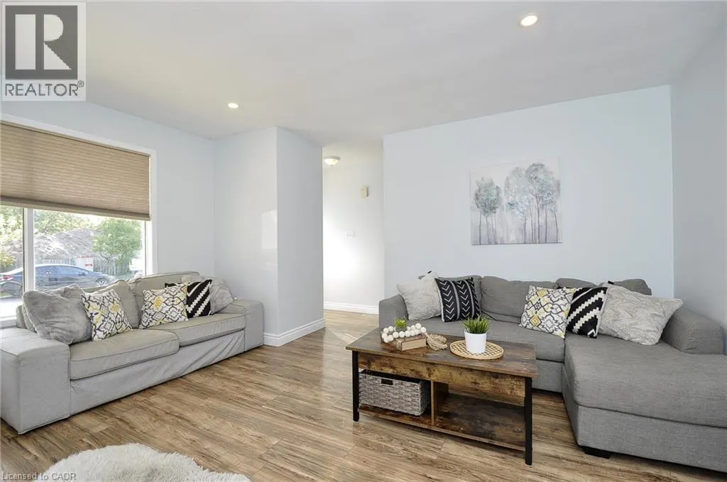 16 BLAIN Avenue