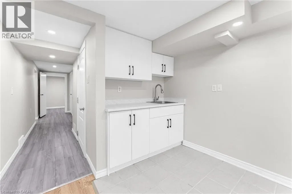 119 NICKOLAS Crescent