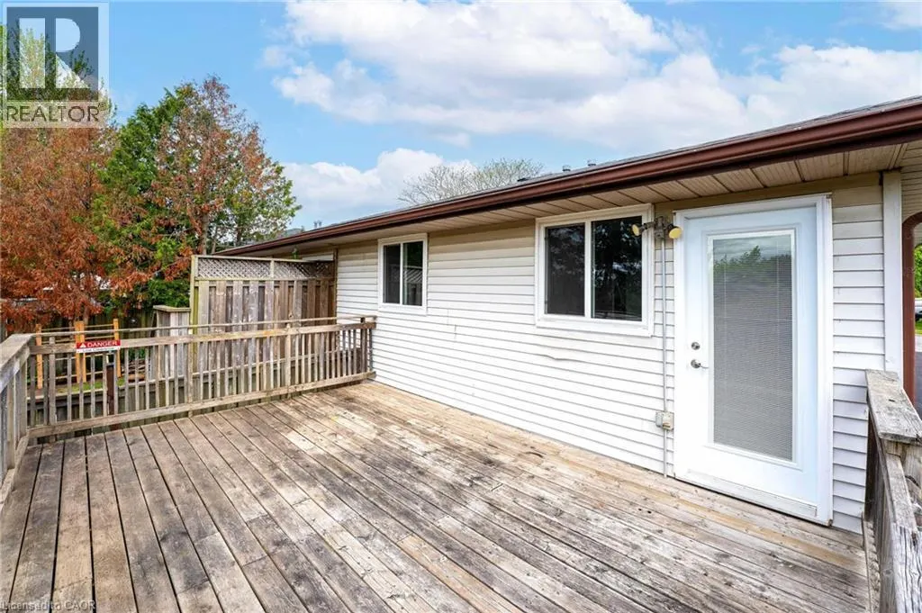 119 NICKOLAS Crescent