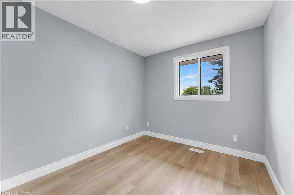 119 NICKOLAS Crescent
