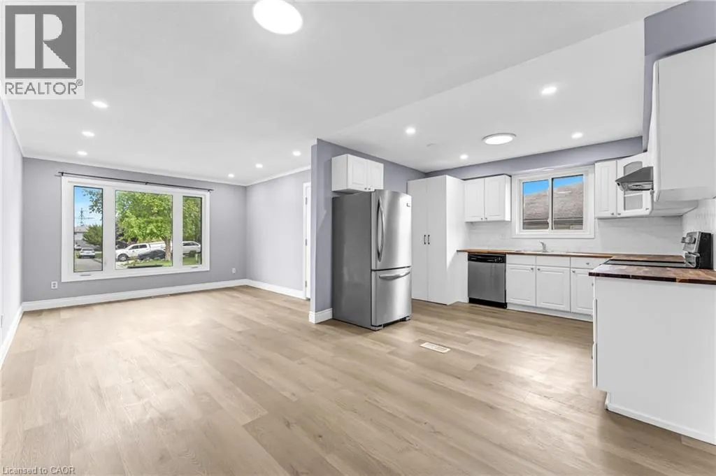 119 NICKOLAS Crescent