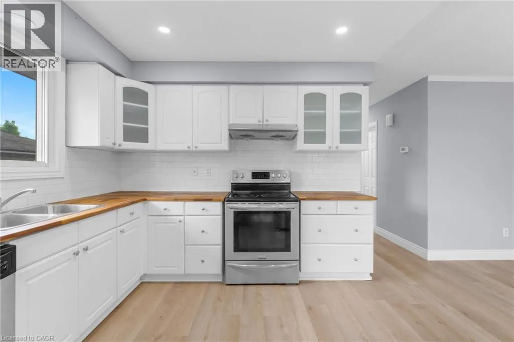 119 NICKOLAS Crescent