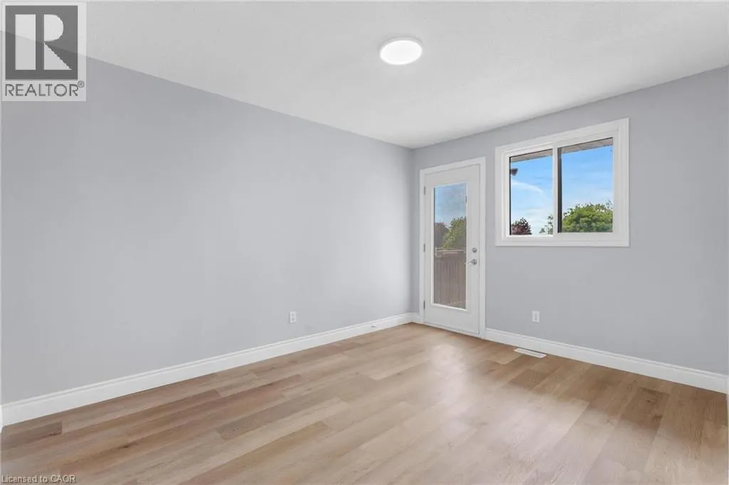 119 NICKOLAS Crescent
