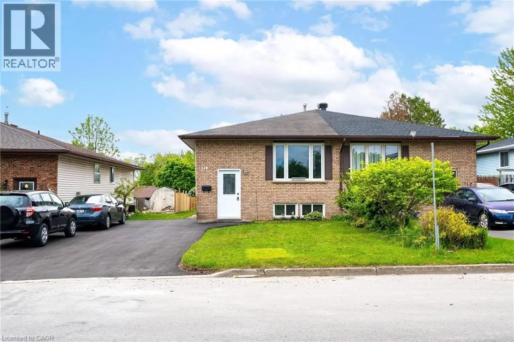 119 NICKOLAS Crescent