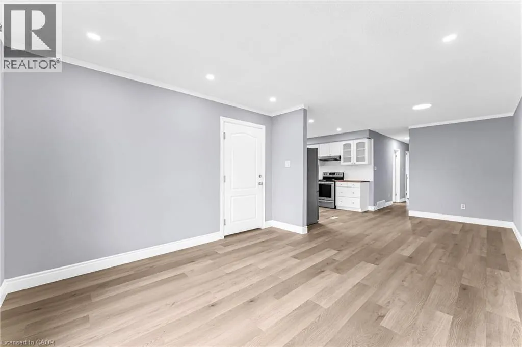 119 NICKOLAS Crescent