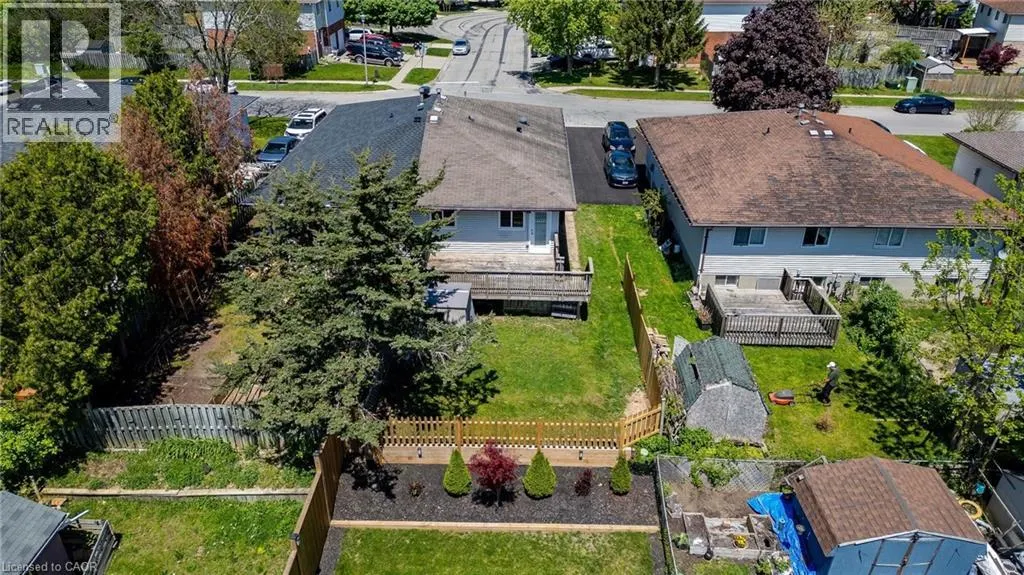119 NICKOLAS Crescent