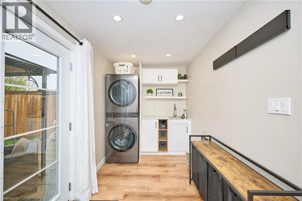 162 DUFFERIN Avenue