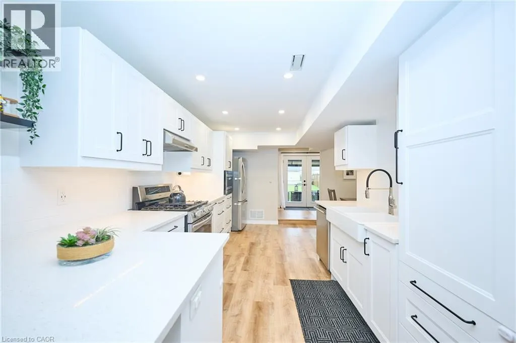162 DUFFERIN Avenue