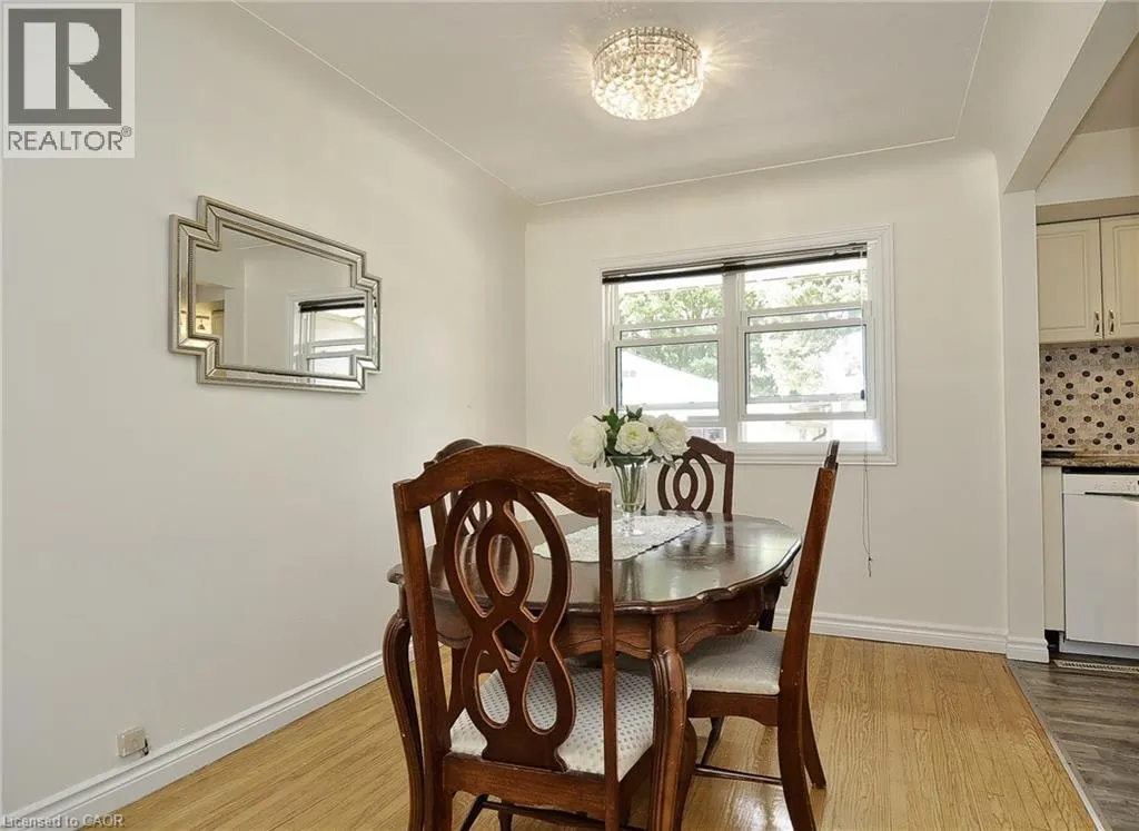 8 HEATHER Avenue