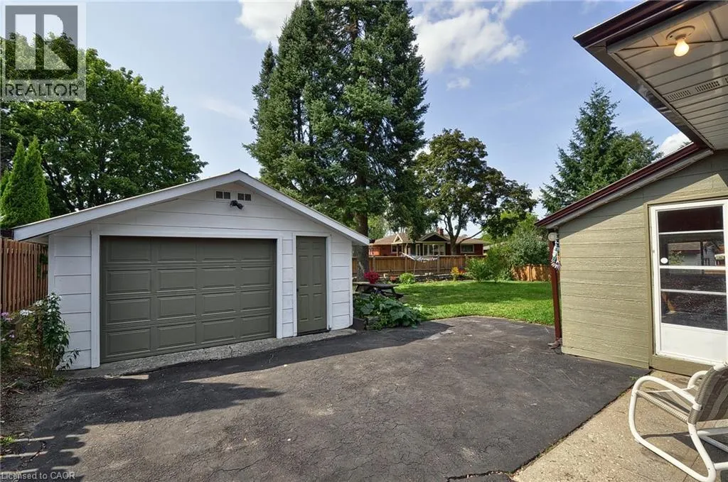 8 HEATHER Avenue
