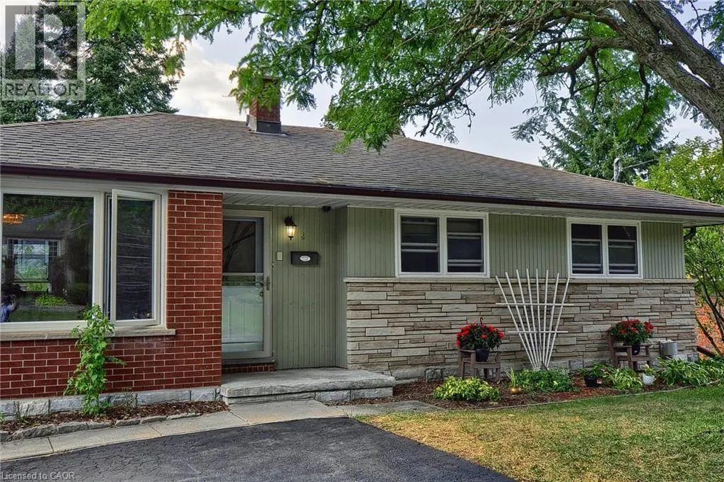8 HEATHER Avenue