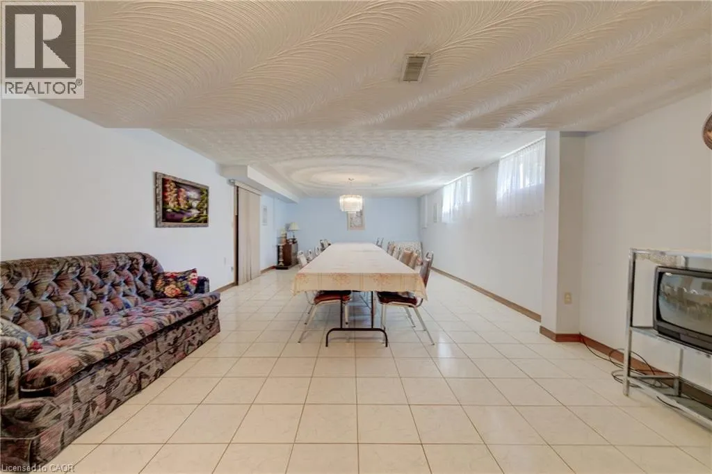 9 STONECLIFF Court