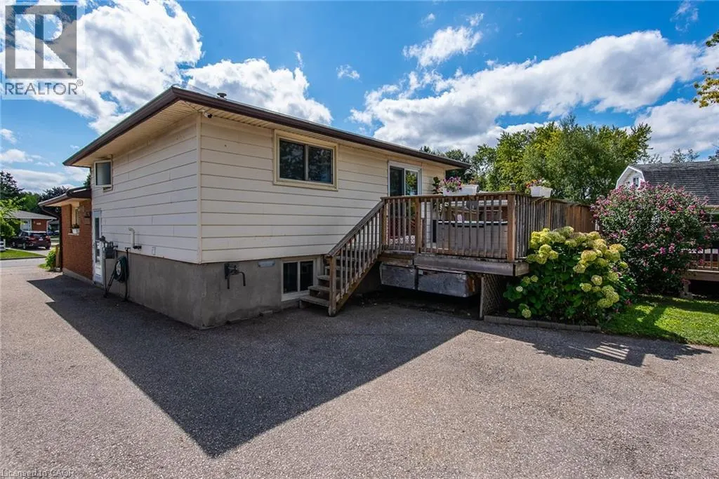 77 ROBERTS Crescent