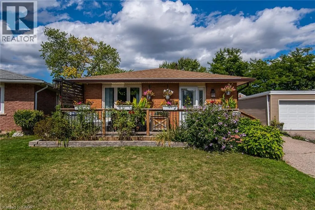 77 ROBERTS Crescent