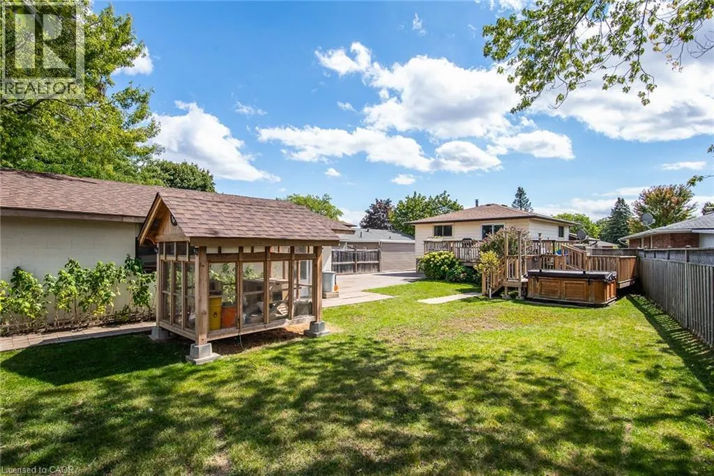 77 ROBERTS Crescent