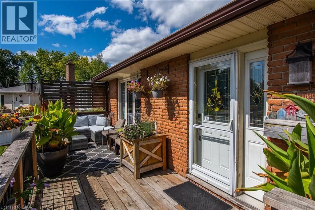 77 ROBERTS Crescent