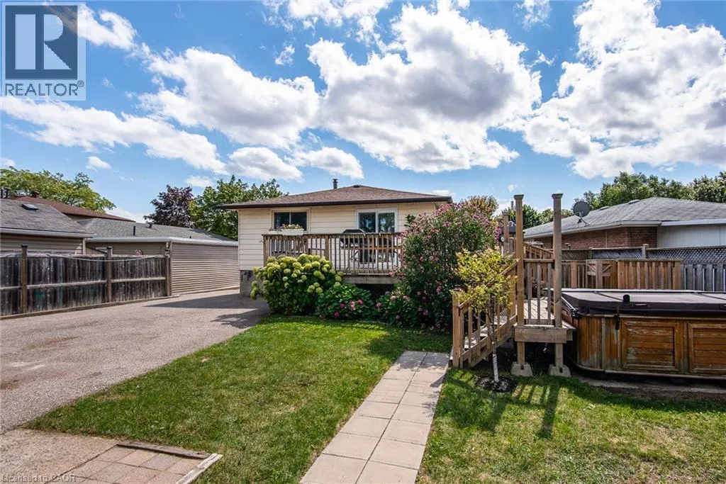 77 ROBERTS Crescent