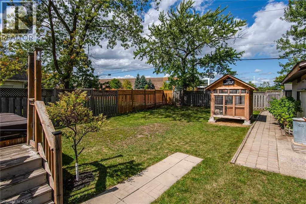 77 ROBERTS Crescent