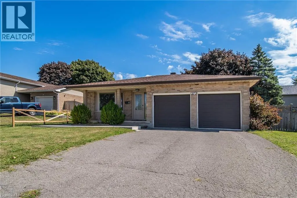 15 WINDFIELD Crescent