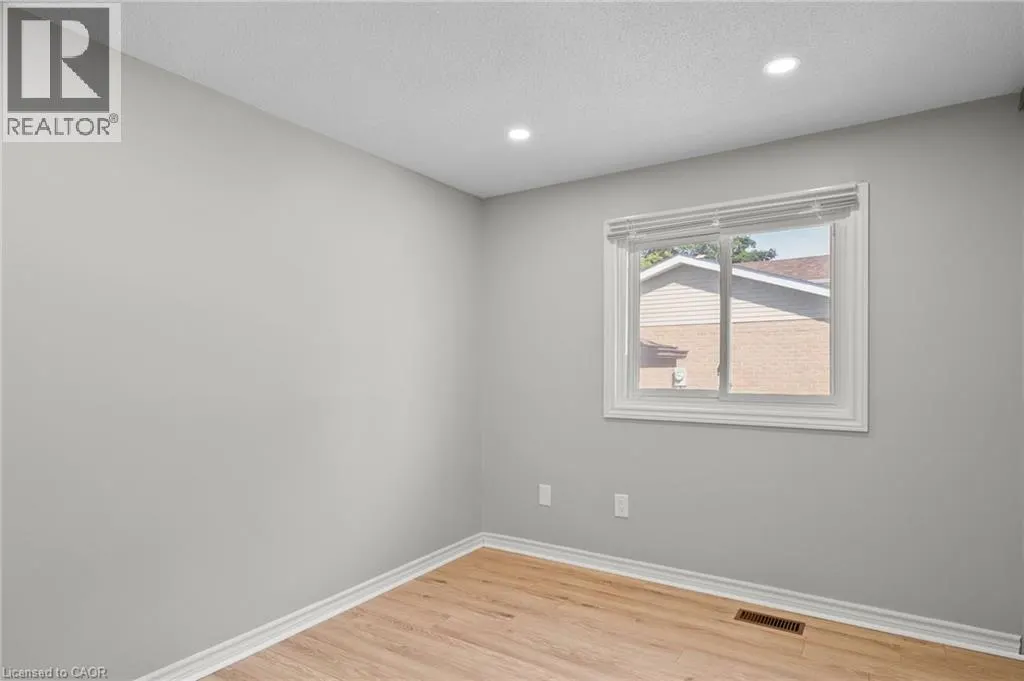 15 WINDFIELD Crescent