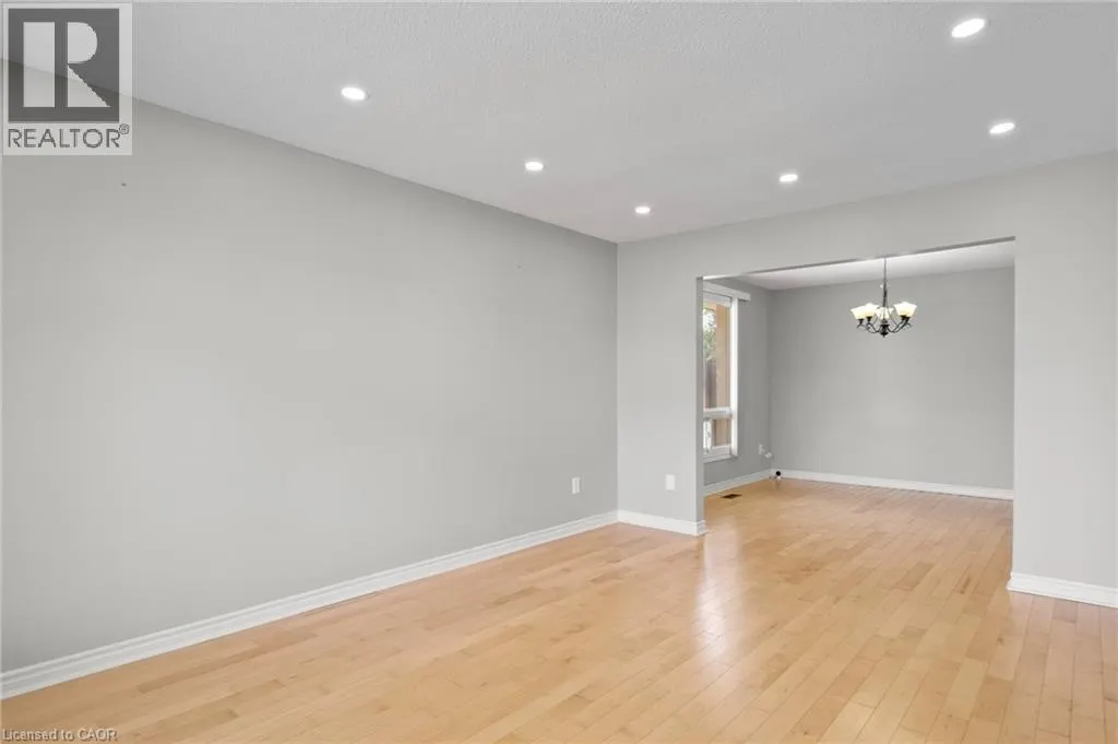 15 WINDFIELD Crescent
