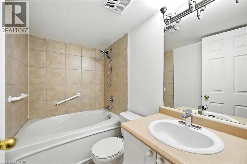 990 GOLF LINKS Road Unit# 204, #204