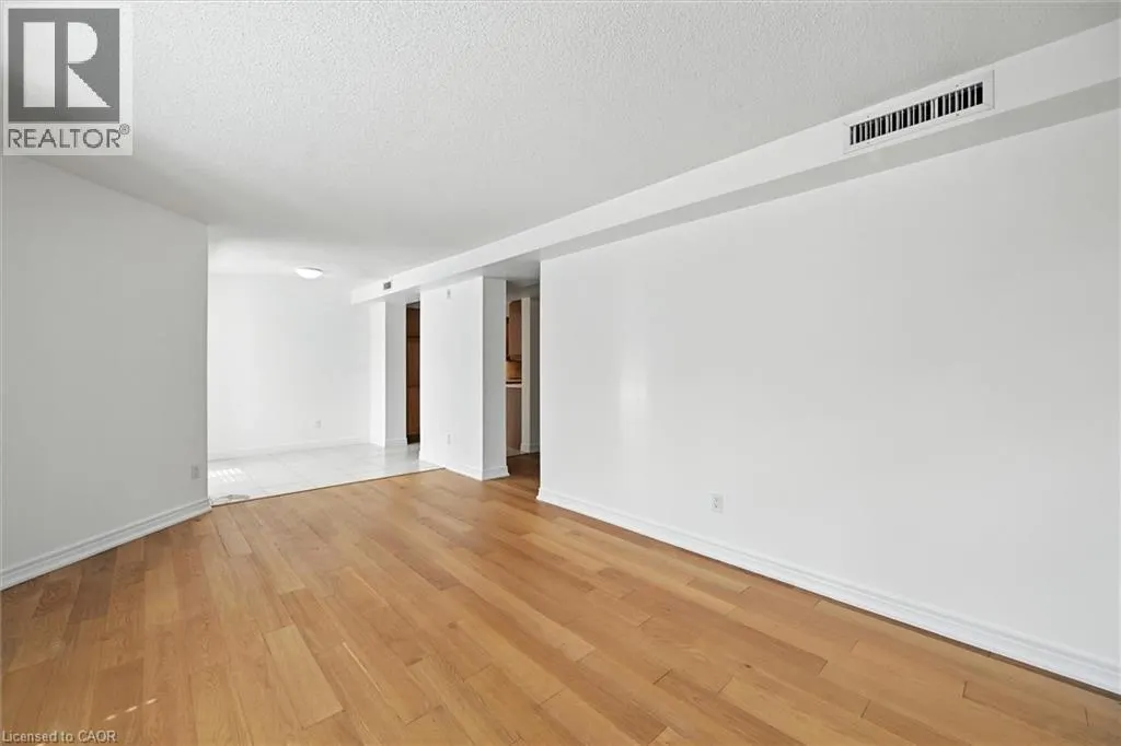 990 GOLF LINKS Road Unit# 204, #204