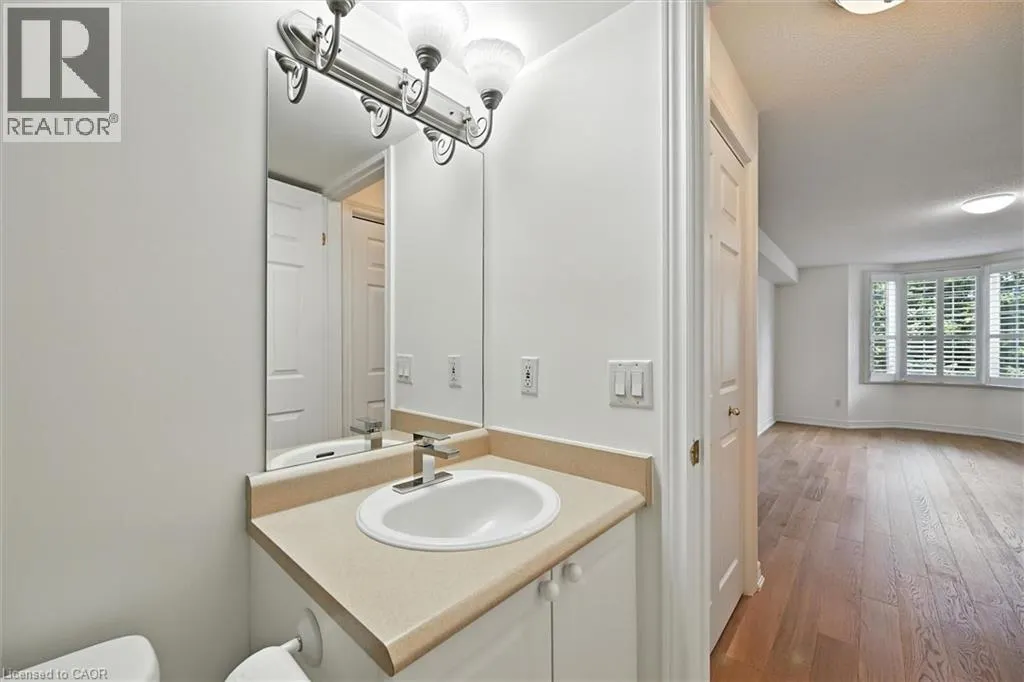 990 GOLF LINKS Road Unit# 204, #204