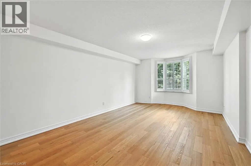 990 GOLF LINKS Road Unit# 204, #204