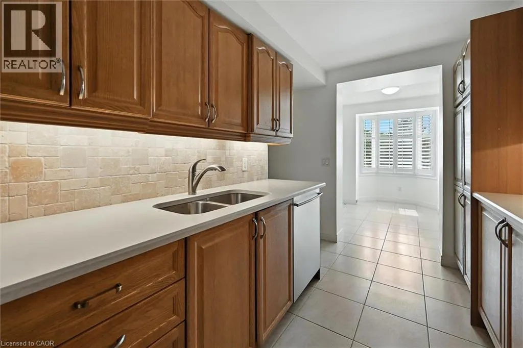 990 GOLF LINKS Road Unit# 204, #204