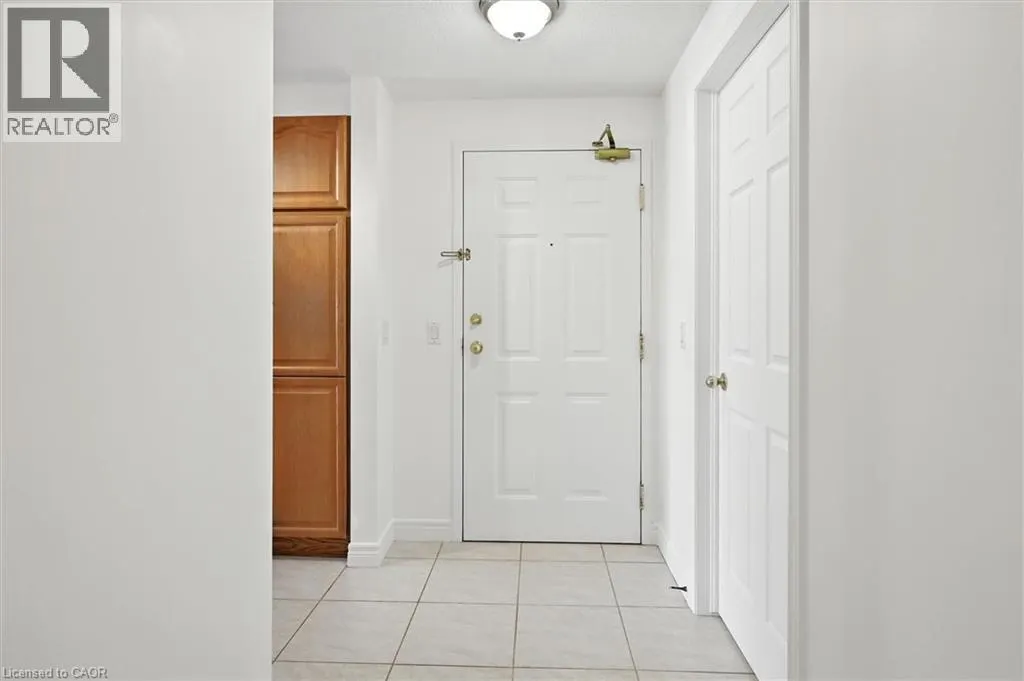 990 GOLF LINKS Road Unit# 204, #204