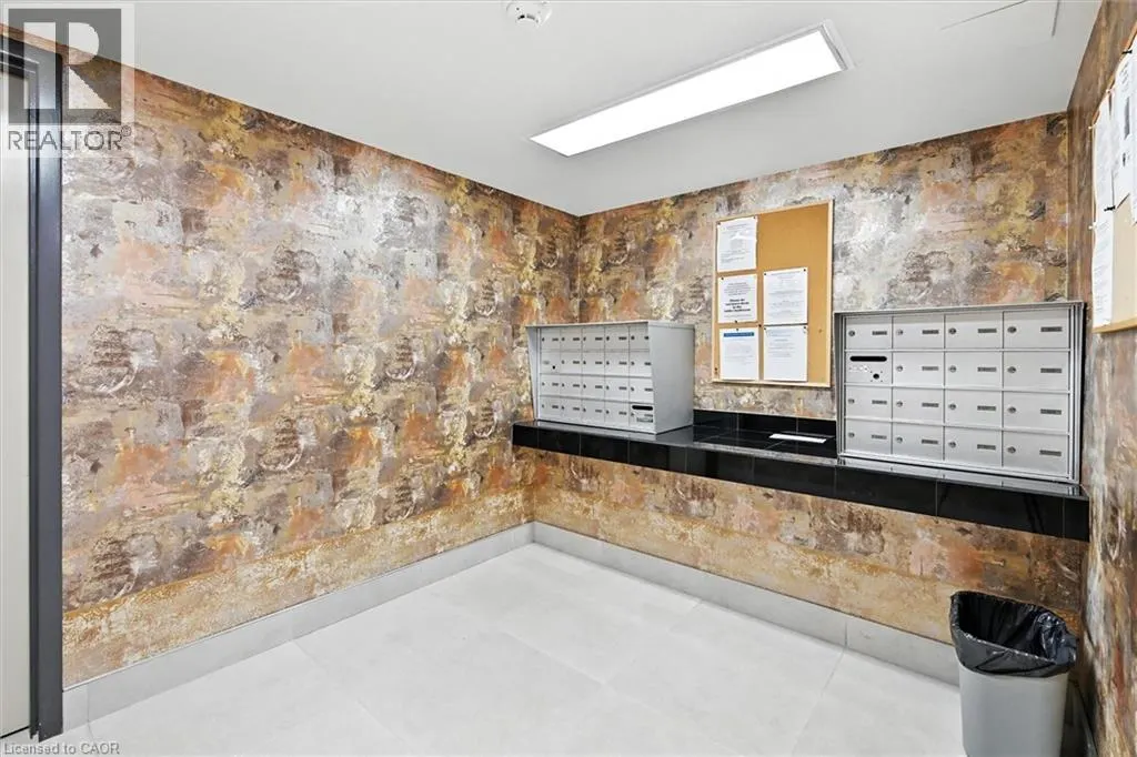 990 GOLF LINKS Road Unit# 204, #204