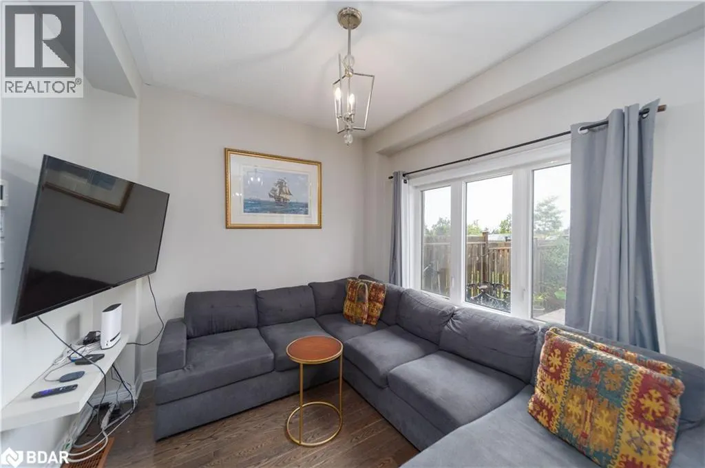 48 SNELGROVE Crescent
