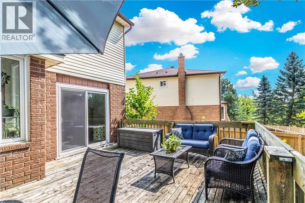 104 VALLEY RIDGE Crescent