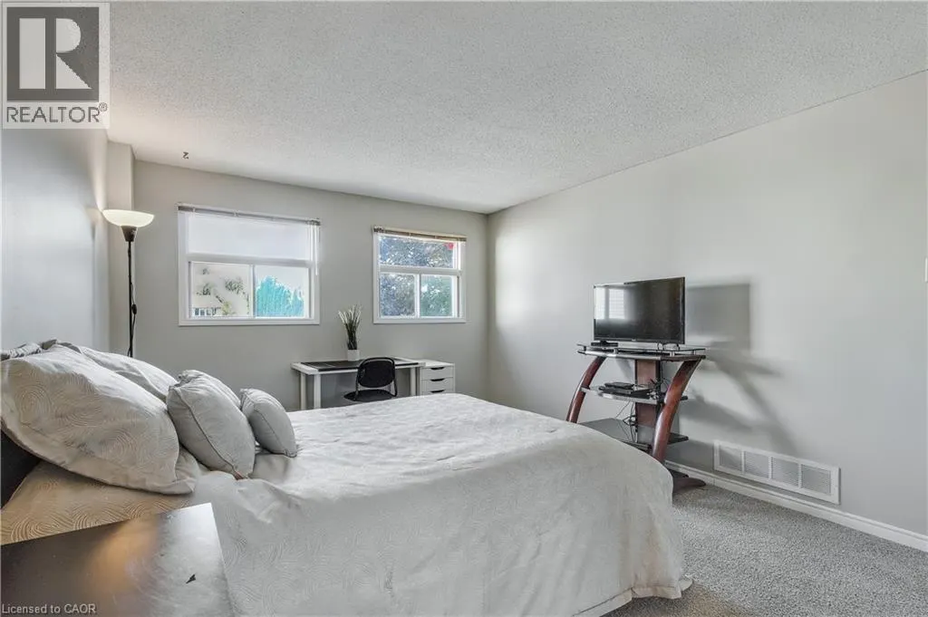 104 VALLEY RIDGE Crescent
