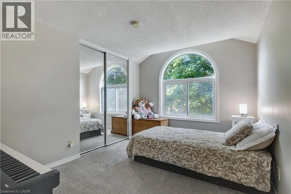 104 VALLEY RIDGE Crescent