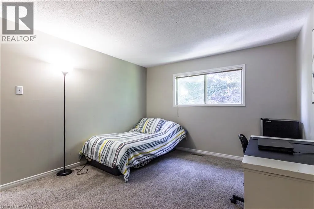 104 VALLEY RIDGE Crescent