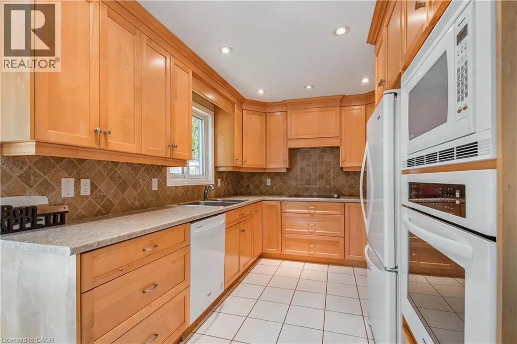 104 VALLEY RIDGE Crescent