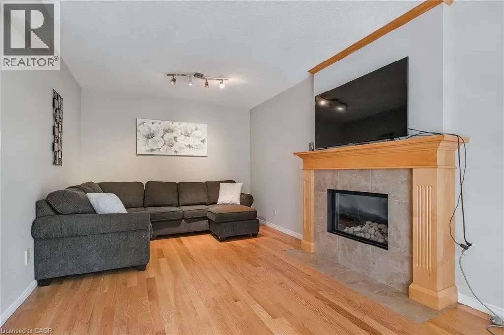 104 VALLEY RIDGE Crescent