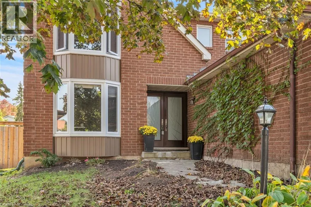 104 VALLEY RIDGE Crescent