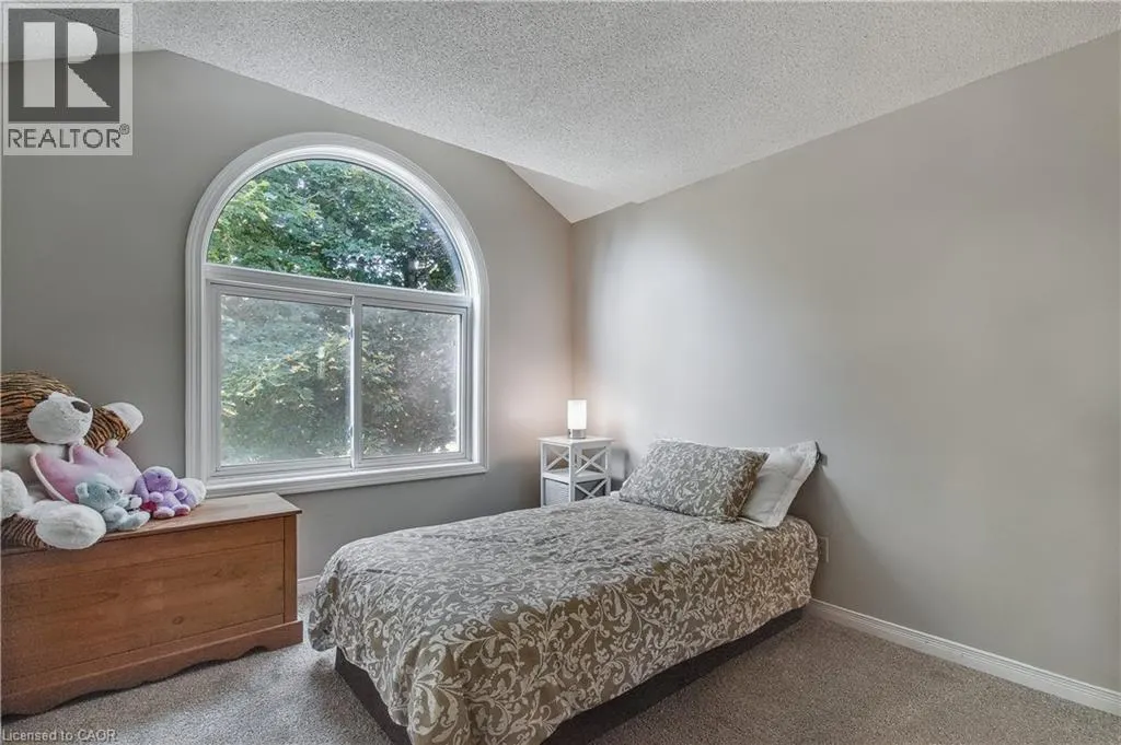 104 VALLEY RIDGE Crescent