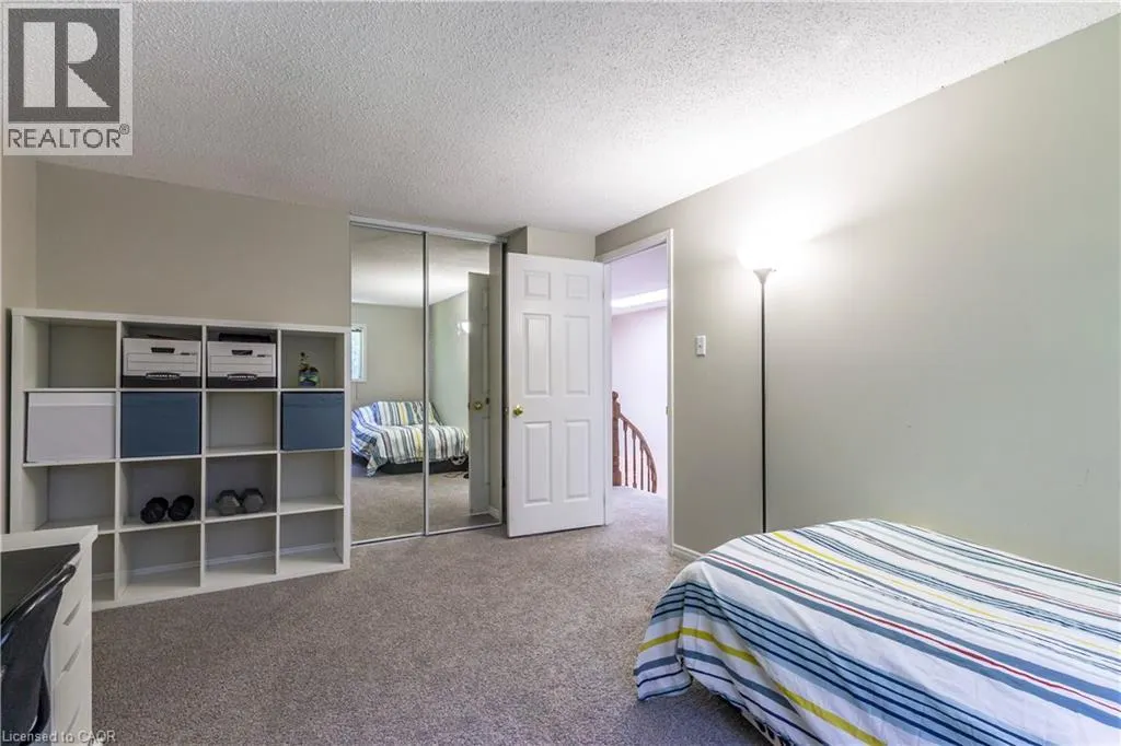 104 VALLEY RIDGE Crescent