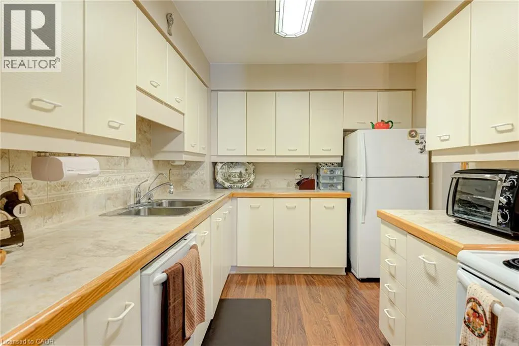 523 BEECHWOOD Drive Unit# 12, #12