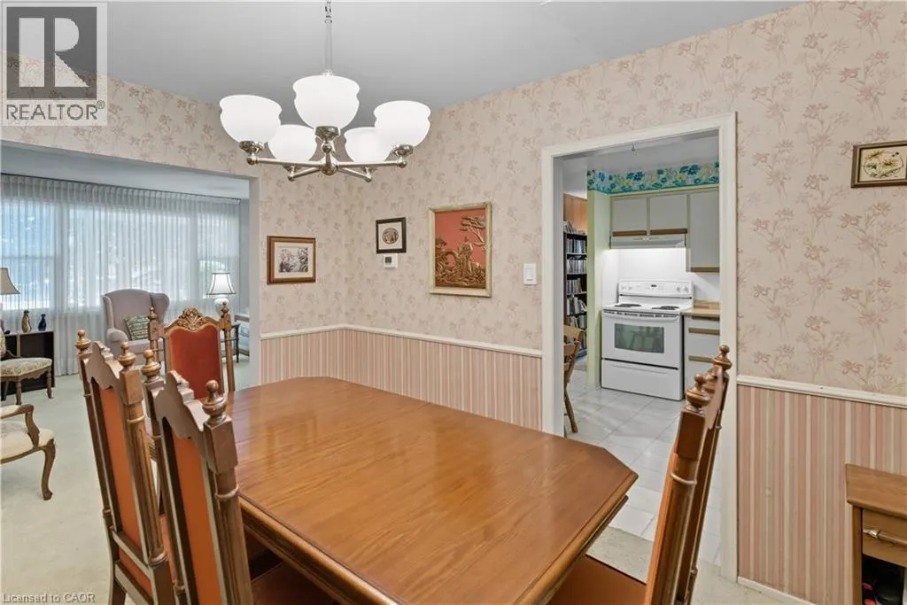 20 CRESTWOOD Drive