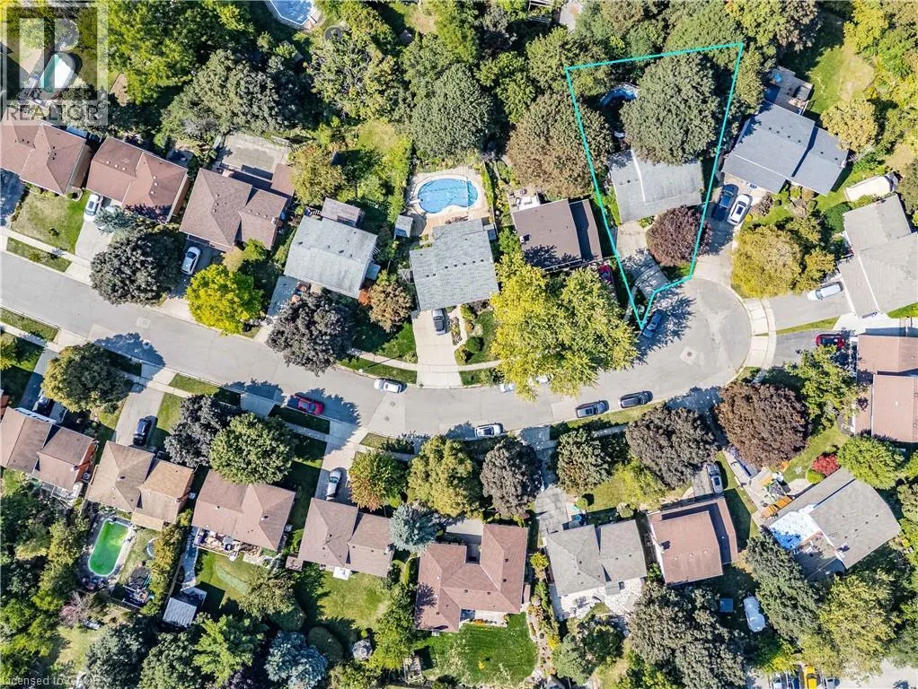 20 CRESTWOOD Drive