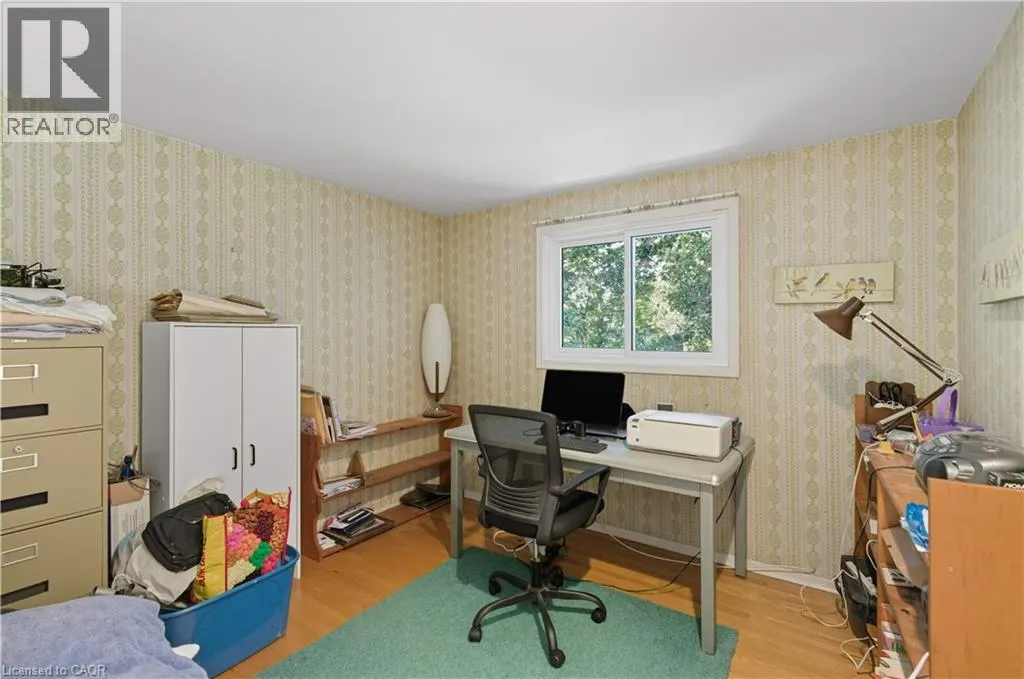 20 CRESTWOOD Drive